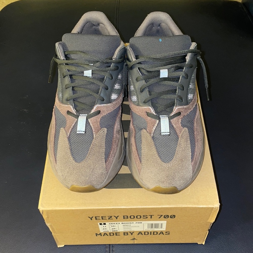 Adidas Yeezy 700 “Mauve”